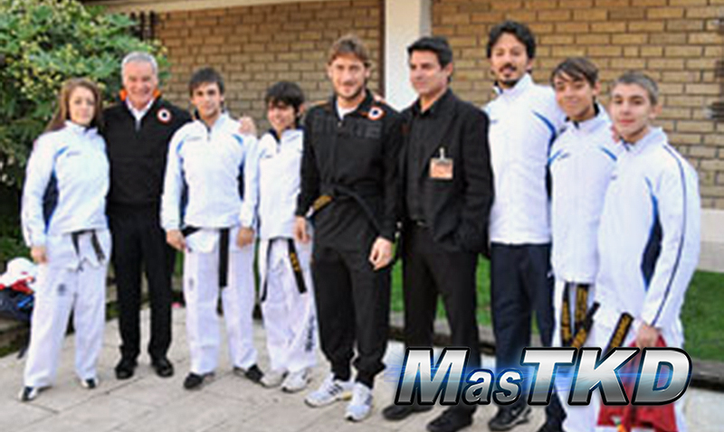 Francesco Totti recibió la graduación de 1er Dan de Taekwondo