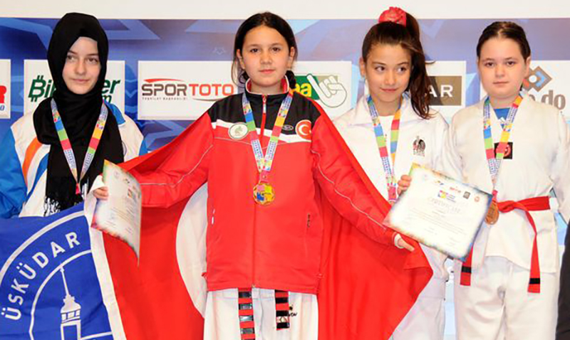 Podio Femenino del 1st European Kids Taekwondo Championships 2015