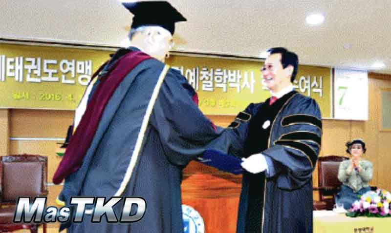 G.M. Dai Won Moon recibe Doctorado Honoris Causa