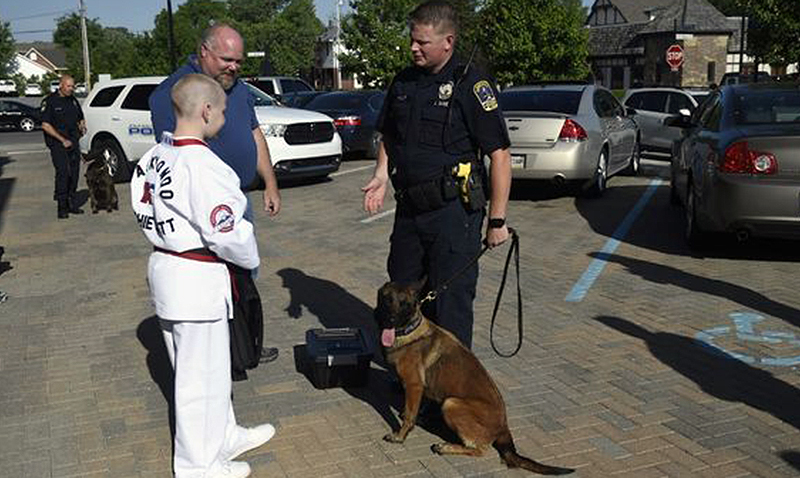 Por cinturón negro ayuda a policía canina de Indianápolis
