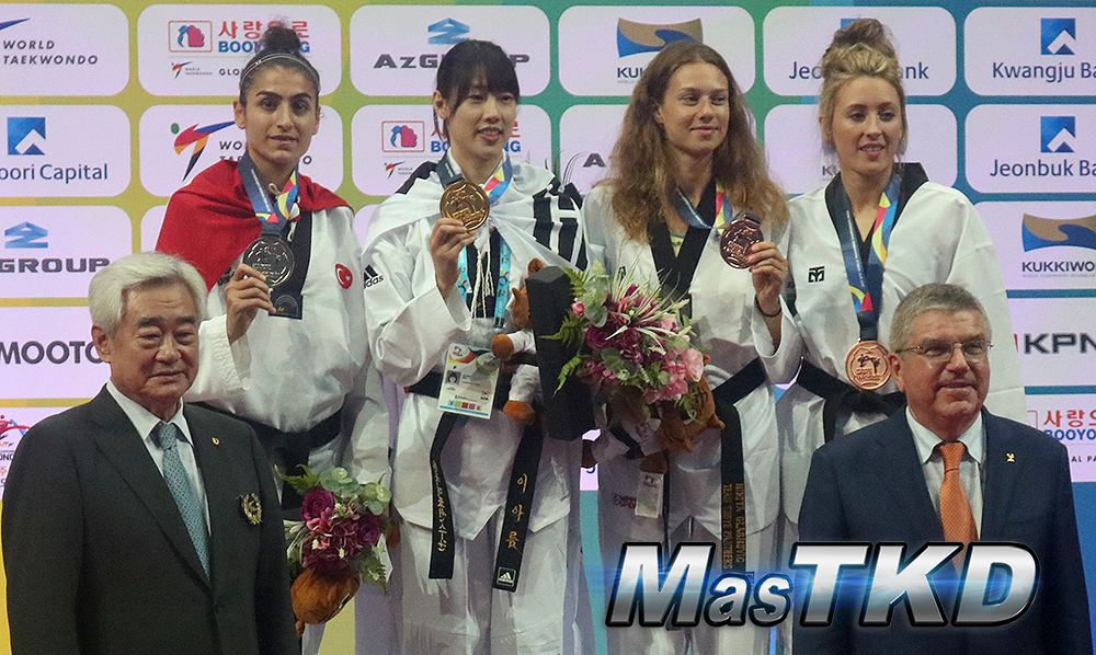 PODIO_Women-57kg_Muju2017