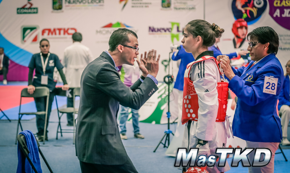 Taekwondo_Coach_Competidora
