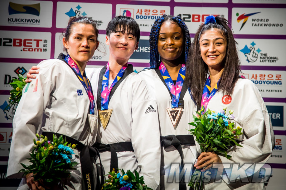 Podium_F-73_Manchester-2019-World-Taekwondo-Championships_mT