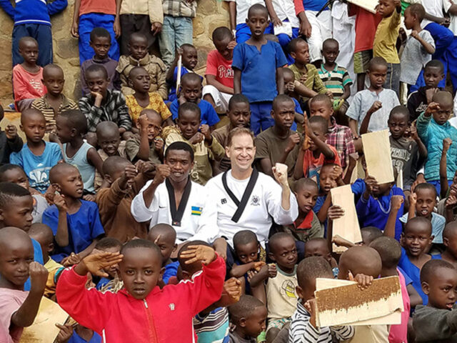 La Fundación Humanitaria de Taekwondo busca apoyo para niños de Ruanda