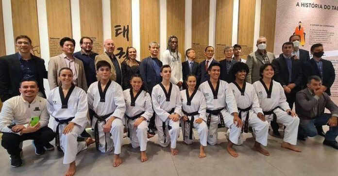 Centro Cultural Coreano faz exposição sobre o Taekwondo com personalidades do esporte Nacional