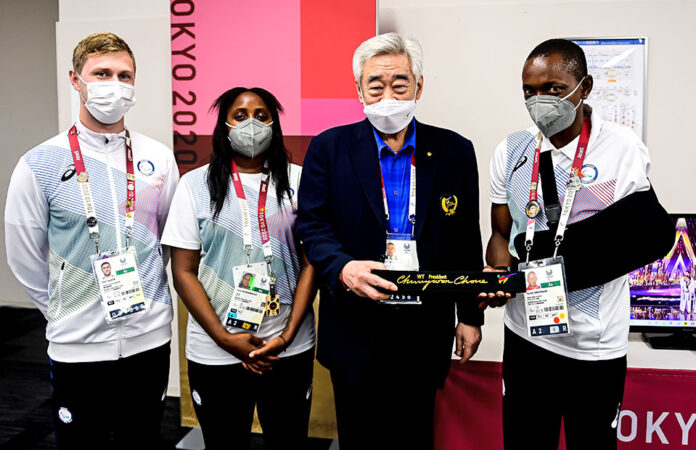 World Taekwondo President meets Paralympic Refugee Team member Parfait Hakizimana