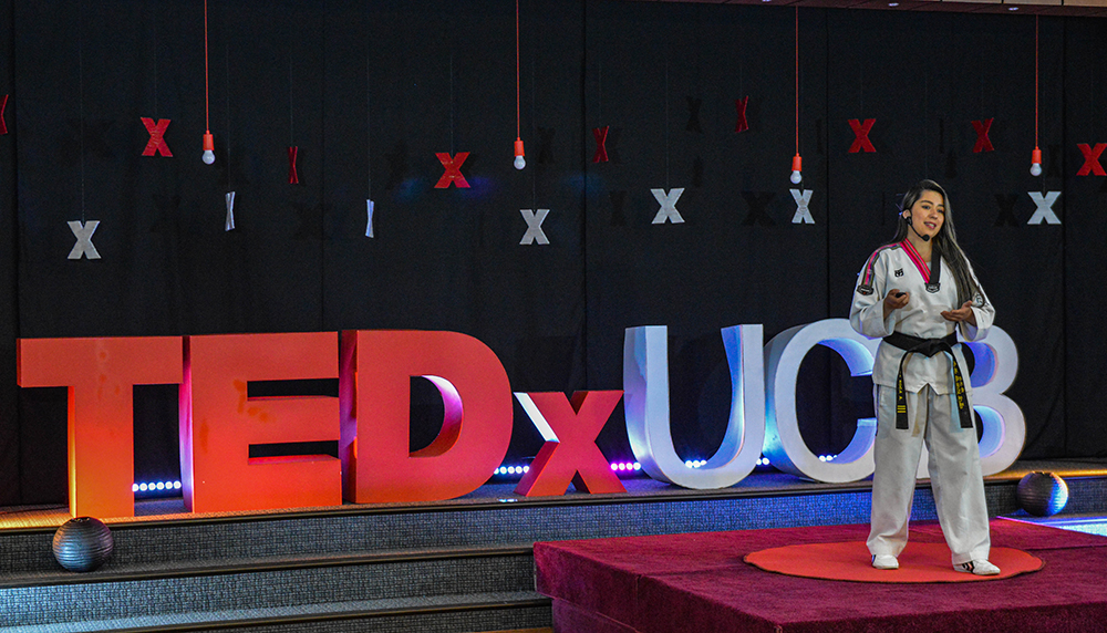 Taekwondo brilla en conferencia TEDx, rompiendo estereotipos