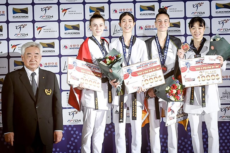 Thailand, China and France take golds on opening day of Paris 2022 World Taekwondo Grand Prix